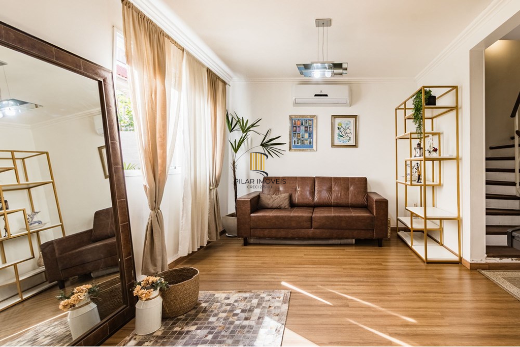 Casa de Condomínio 4 dormitórios no bairro Sarandi