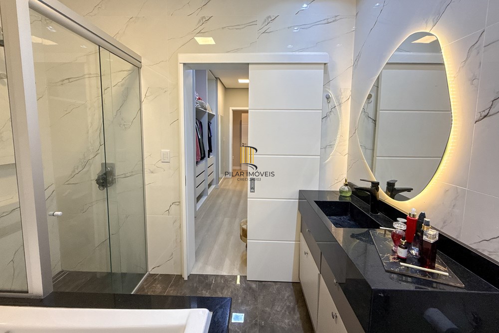 Casa 3 dormitórios no bairro Igara