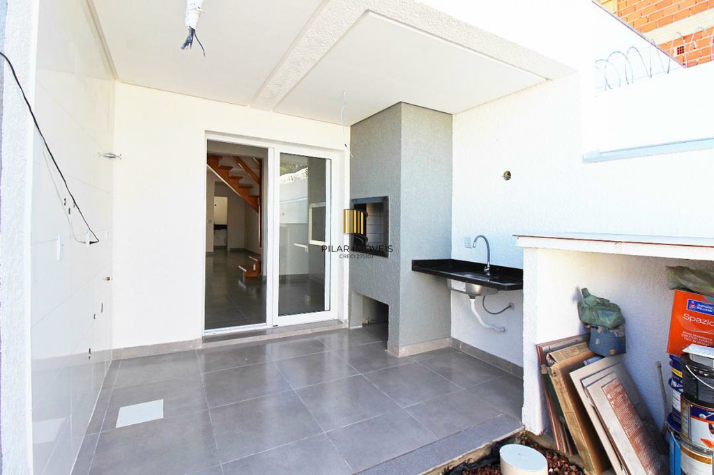 Casa 2 dormitórios no bairro Hípica