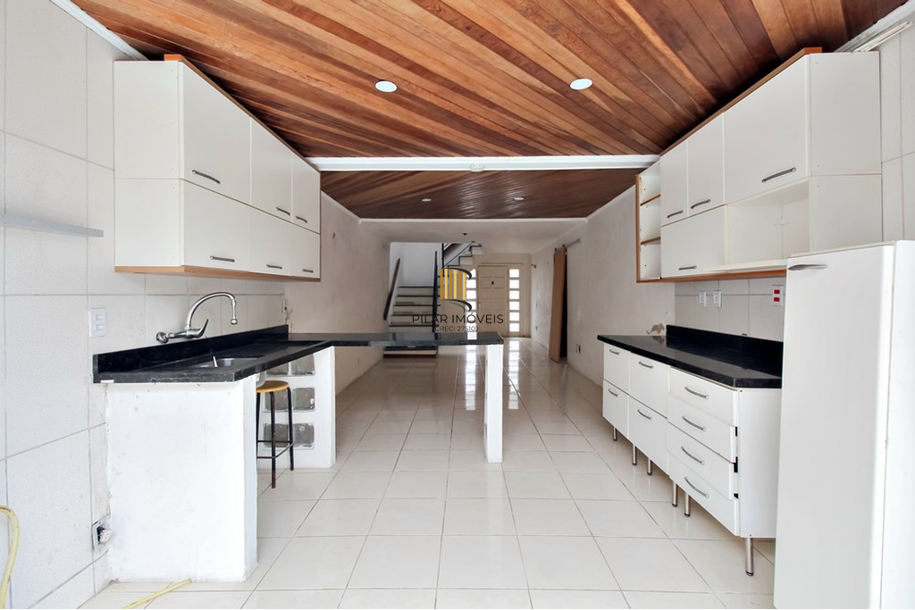 Casa 4 dormitórios no bairro Glória