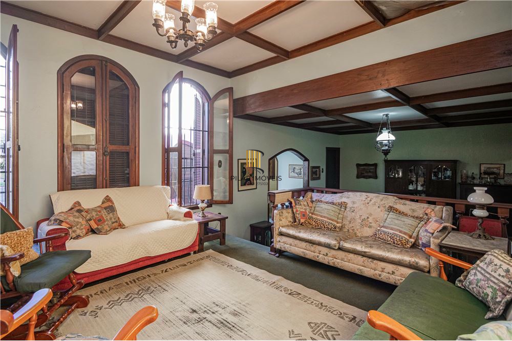 Casa 5 dormitórios no bairro Petrópolis