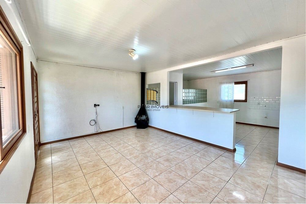Casa 5 dormitórios no bairro Igara