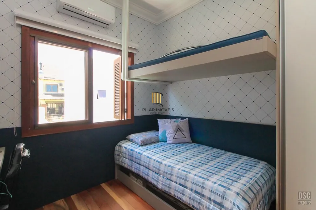 Casa 3 dormitórios no bairro Hípica