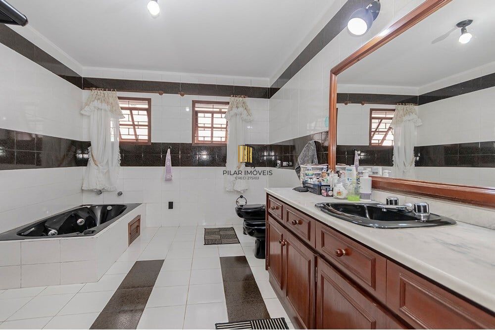 Casa 4 dormitórios no bairro Jardim Itu