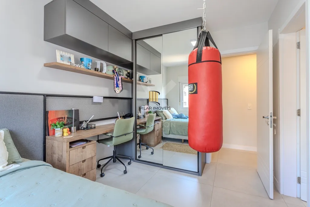 Apartamento 4 dormitórios no bairro Menino Deus