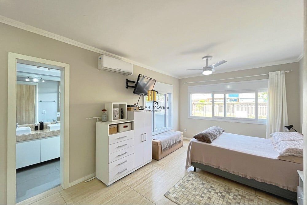 Casa 3 dormitórios no bairro Hípica