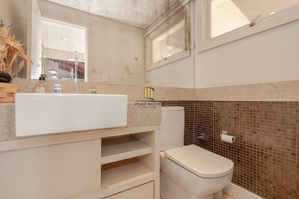 Casa 6 dormitórios no bairro Vila Jardim