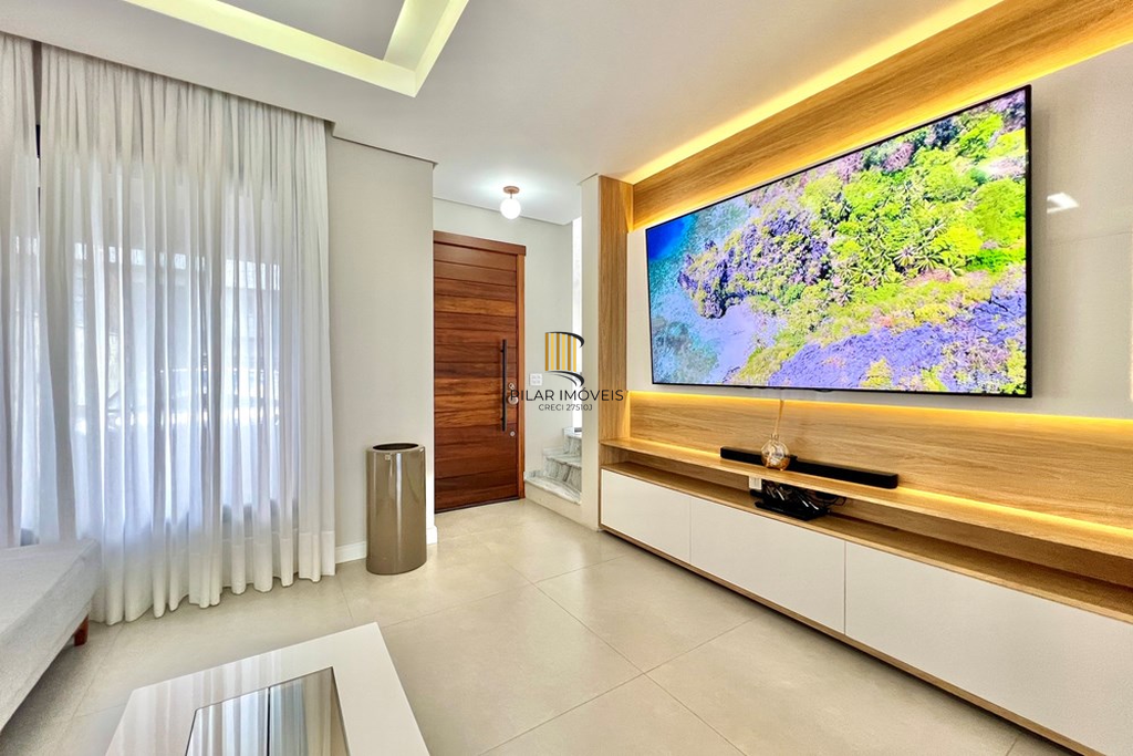 Casa 3 dormitórios no bairro Igara