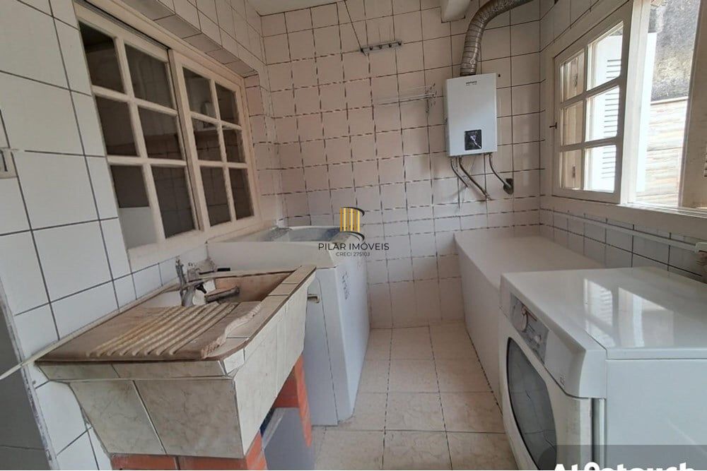 Casa 3 dormitórios no bairro Jardim Algarve