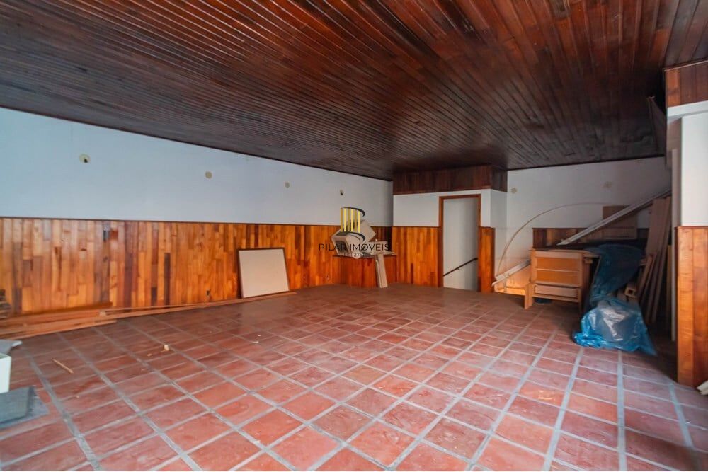 Casa 6 dormitórios no bairro Santana