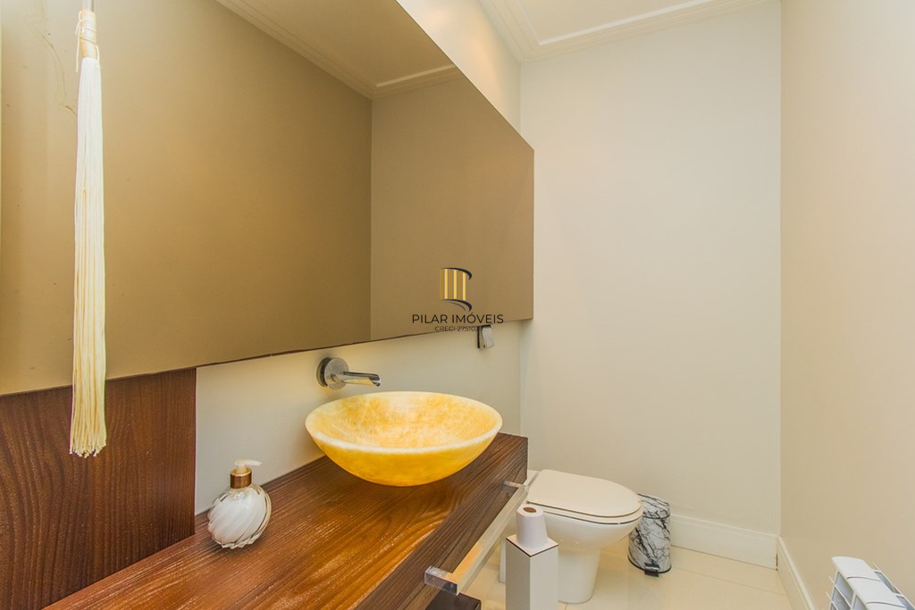 Casa 4 dormitórios no bairro Igara