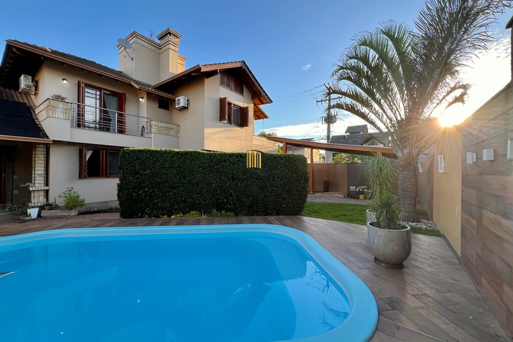 Casa 4 dormitórios no bairro Moinhos de Vento