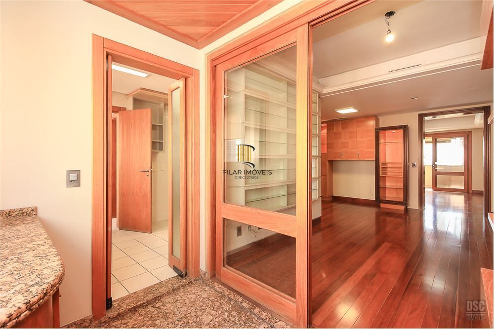 Apartamento 4 dormitórios no bairro Mont Serrat