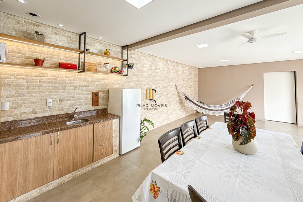 Casa 3 dormitórios no bairro Igara