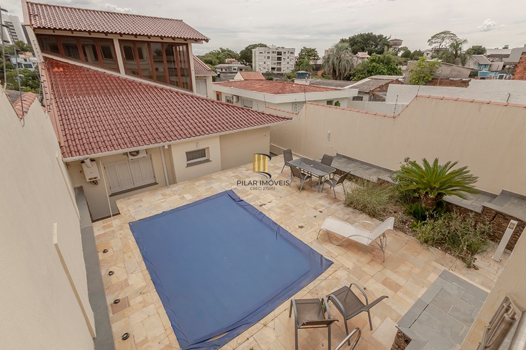 Casa 6 dormitórios no bairro Vila Jardim