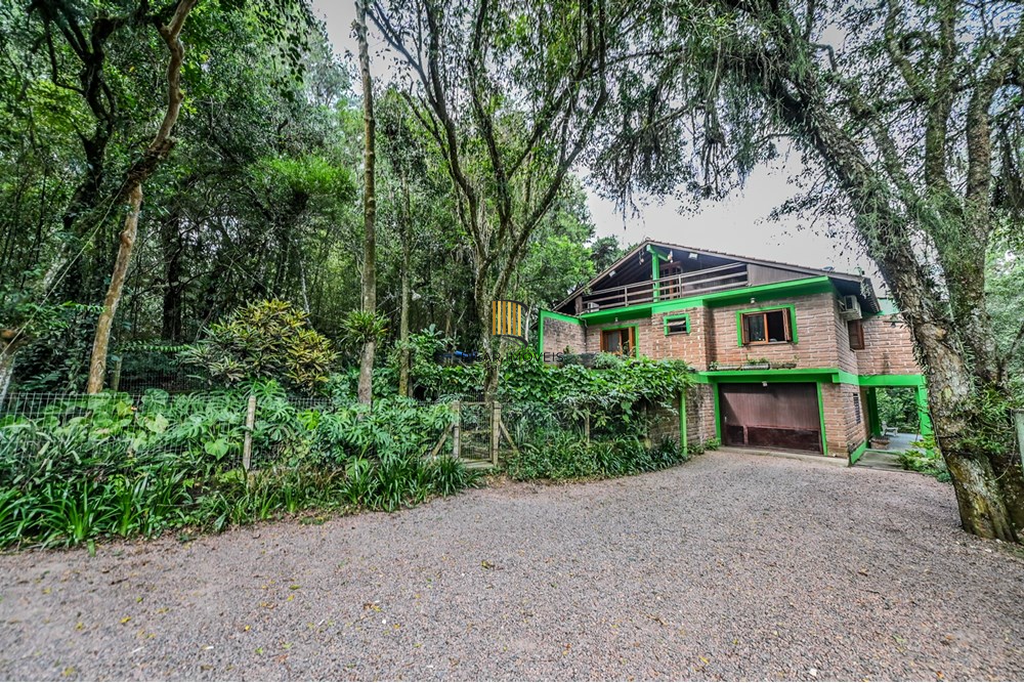 Casa 4 dormitórios no bairro Cascata