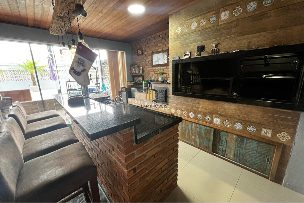 Casa 3 dormitórios no bairro Lomba do Pinheiro