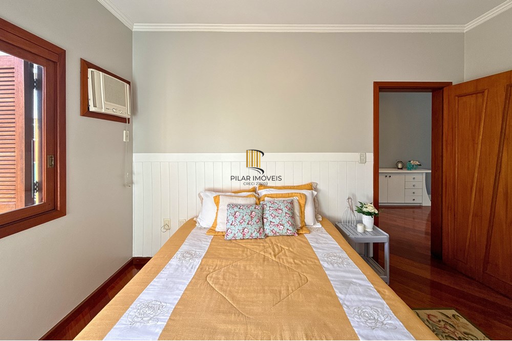 Casa 4 dormitórios no bairro São José