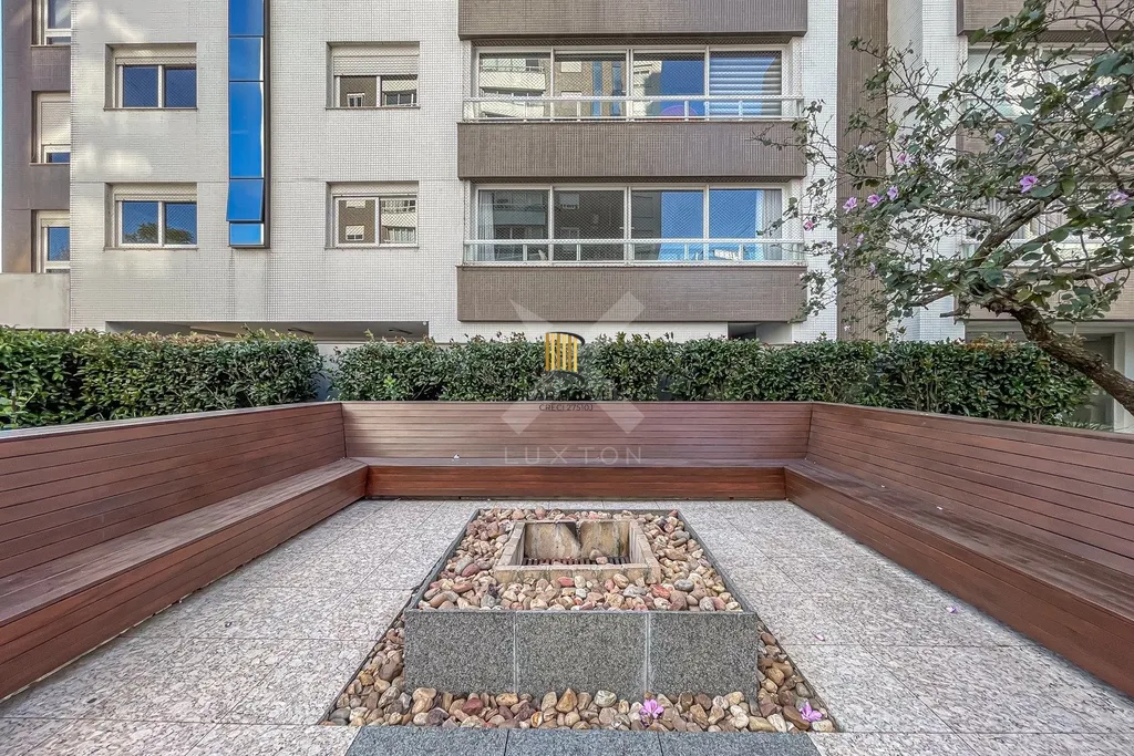 Apartamento 4 dormitórios no bairro Menino Deus