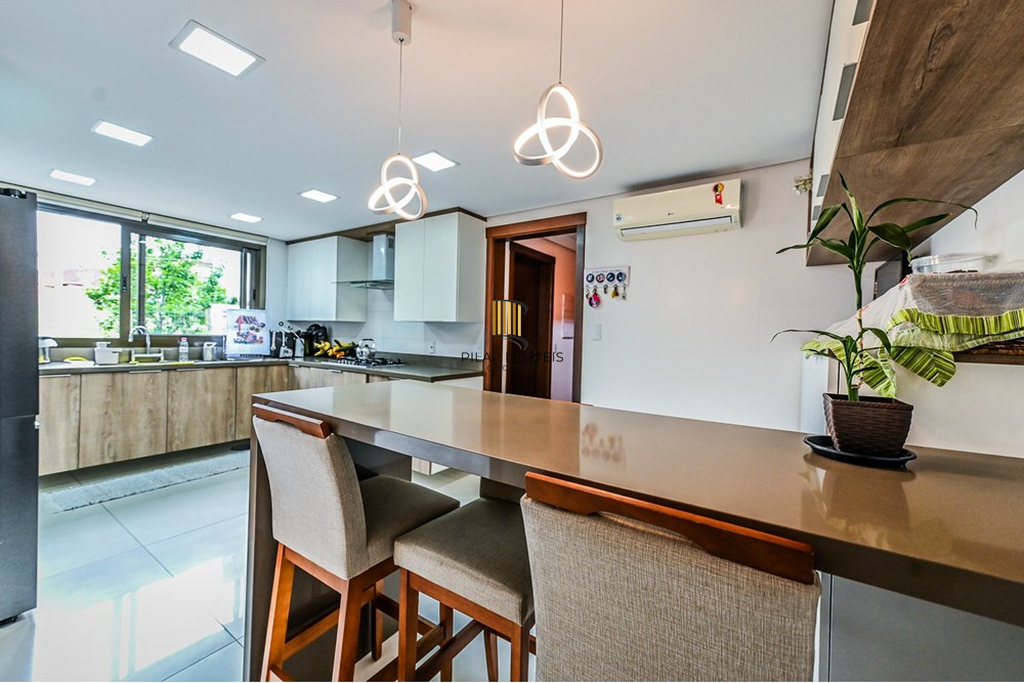 Casa de Condomínio 5 dormitórios no bairro São Lucas