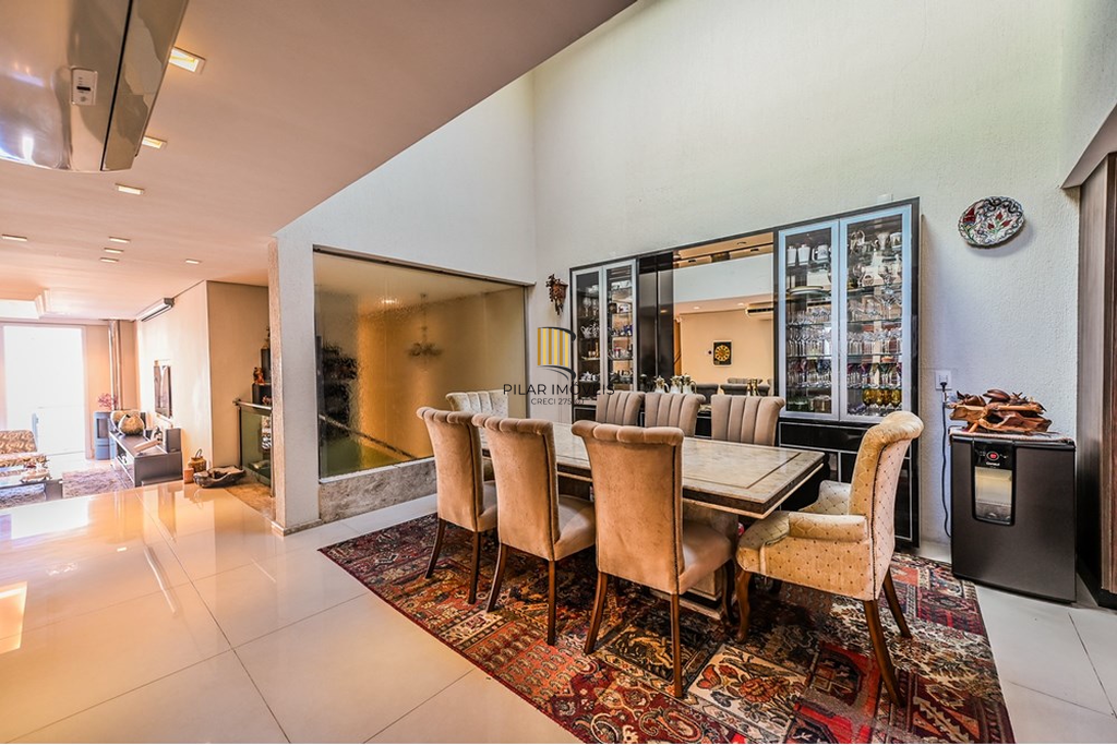 Casa 5 dormitórios no bairro Menino Deus