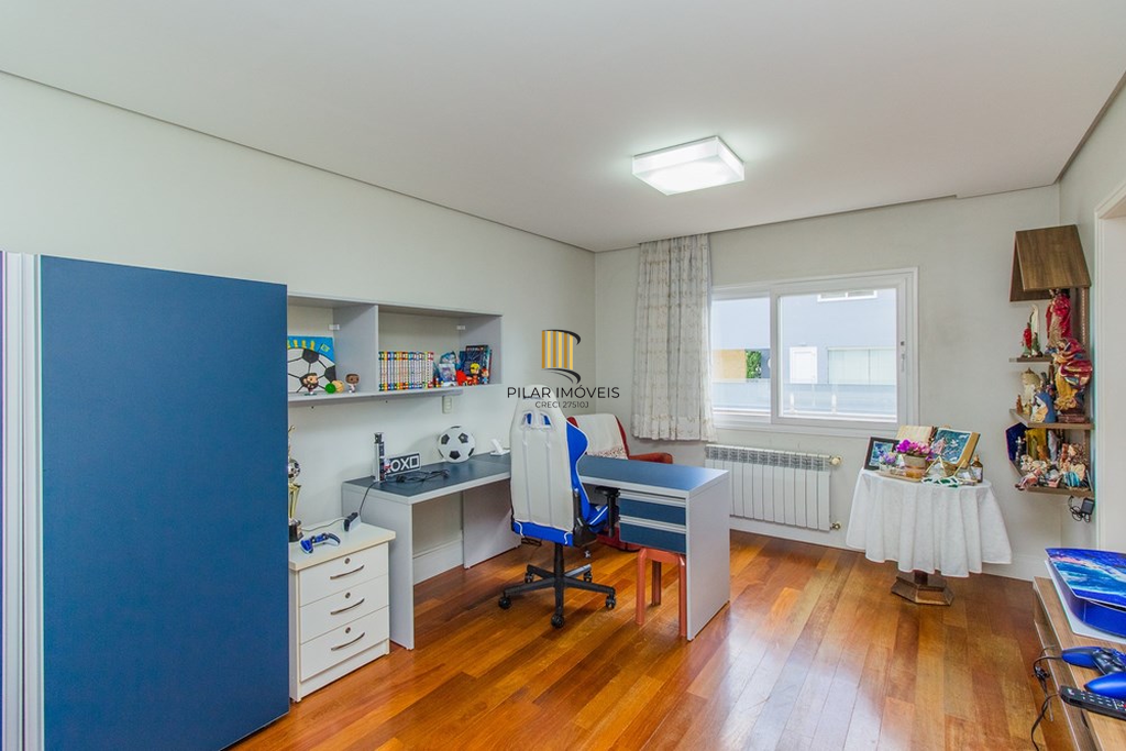 Casa 4 dormitórios no bairro Igara