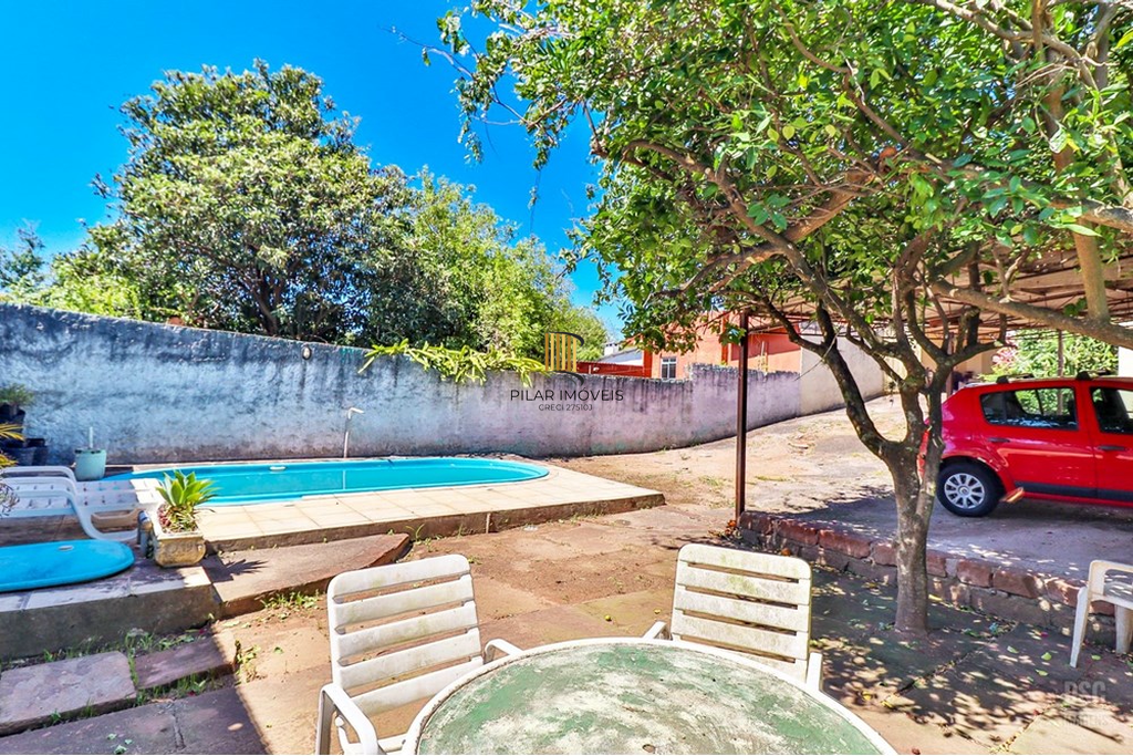 Casa 6 dormitórios no bairro Teresópolis