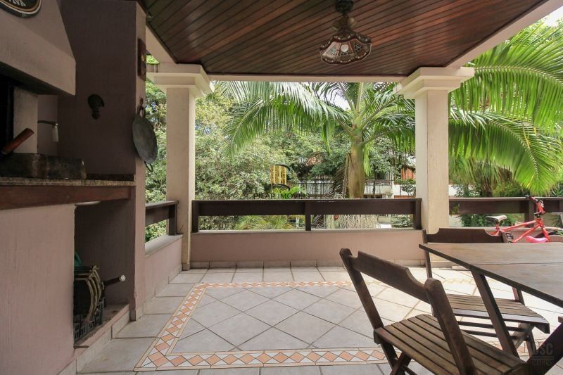Apartamento 4 dormitórios no bairro Cavalhada