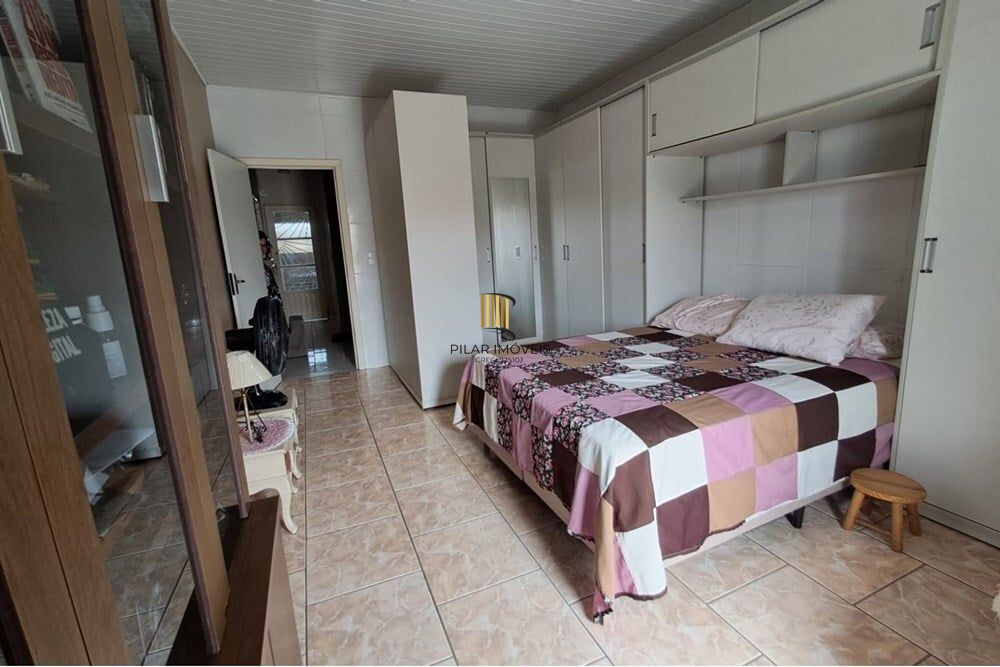 Casa 3 dormitórios no bairro Jardim Algarve