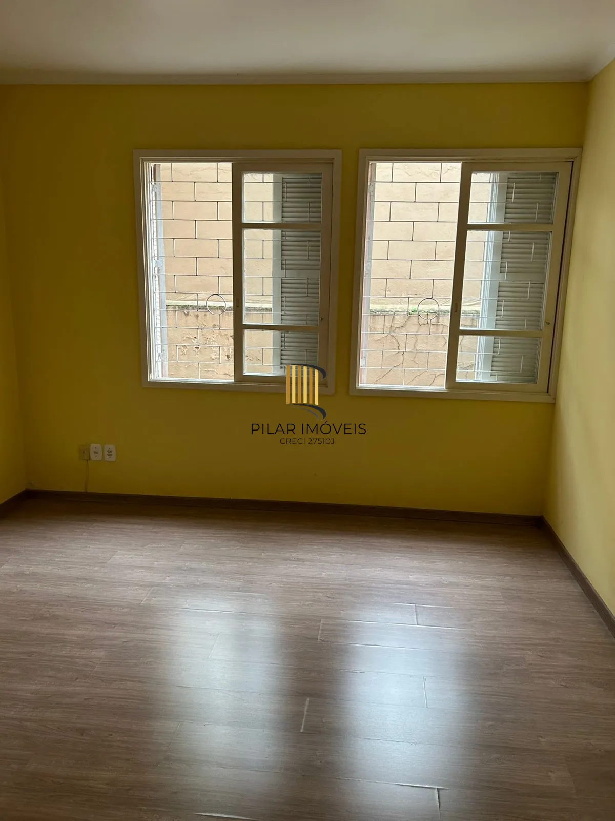 Apto 02 dorm, 60 m2, térreo, no Bairro São João, próximo a Assis Brasil