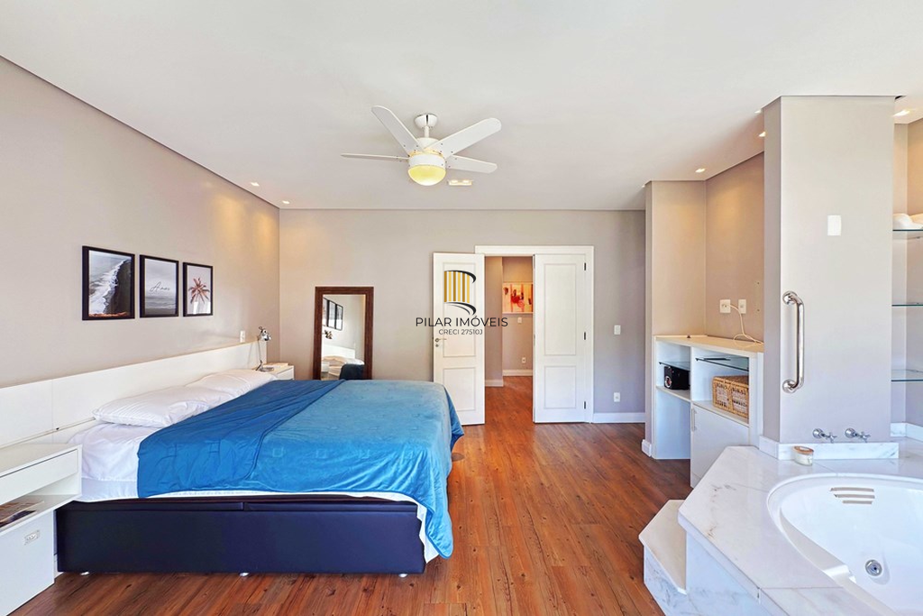 Casa 3 dormitórios no bairro Hípica