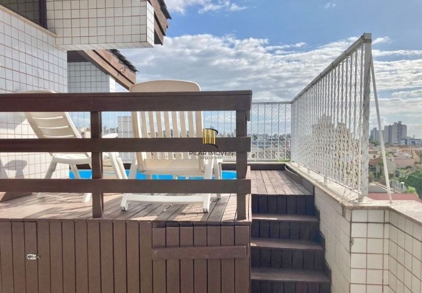 Excelente cobertura, 03 dorm com suite, churrasqueira, piscina e vista.
