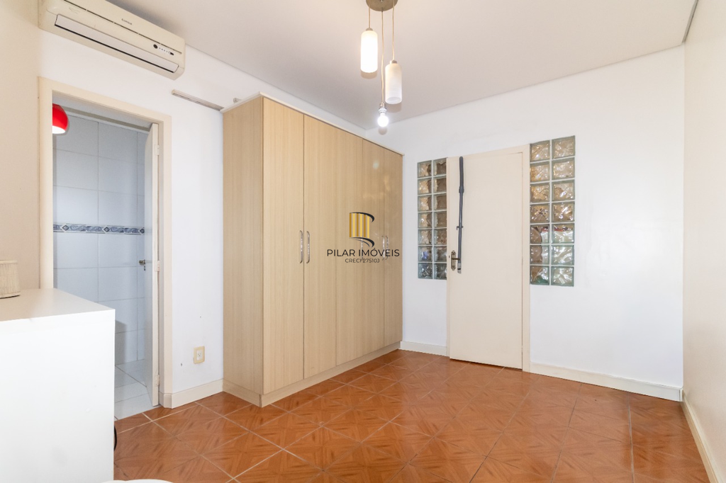 Casa 5 dormitórios no bairro Petrópolis