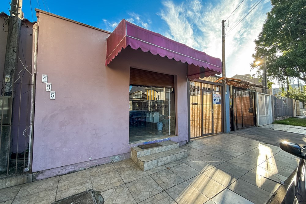 Casa 3 dormitórios no bairro Igara