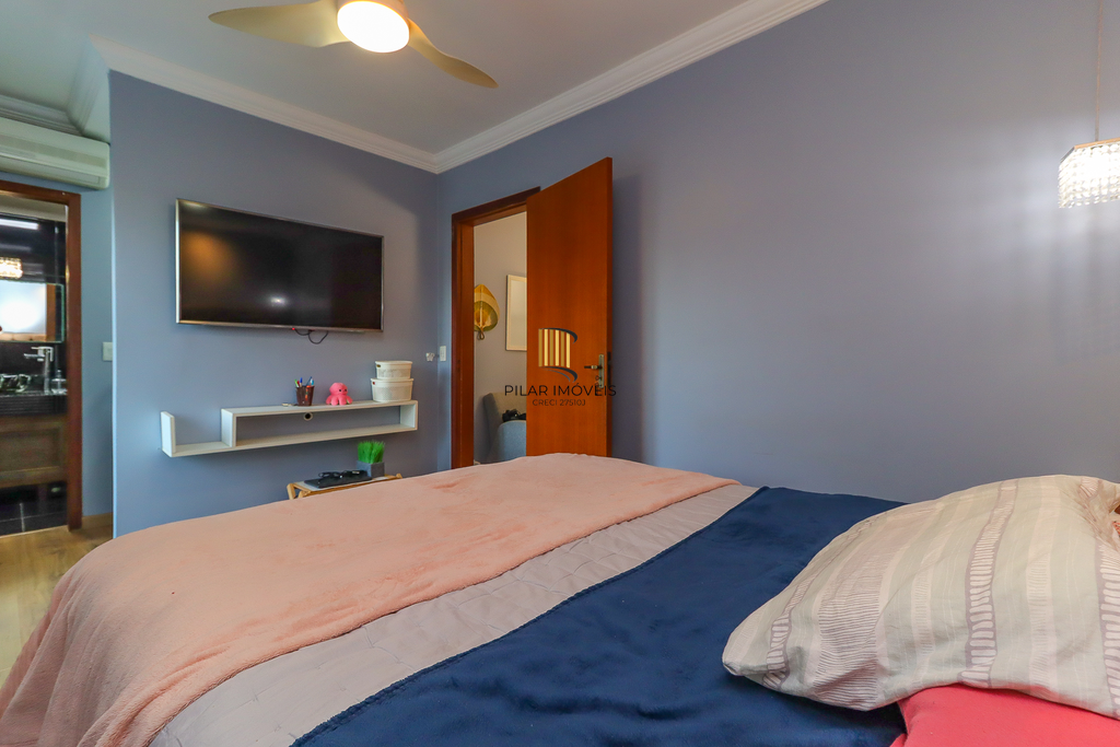 Casa 3 dormitórios no bairro Hípica
