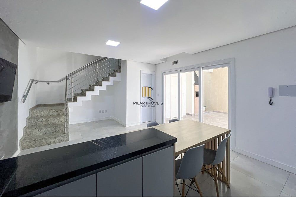 Casa de Condomínio 3 dormitórios no bairro Niterói