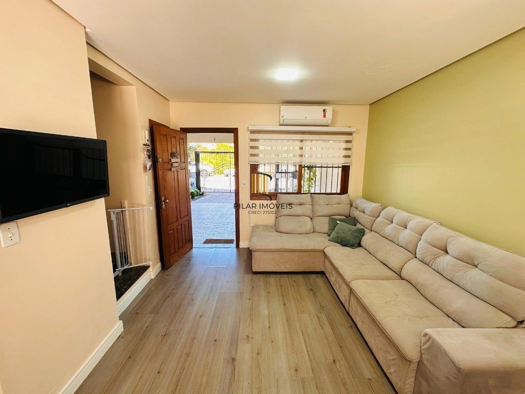 Casa 3 dormitórios no bairro Hípica