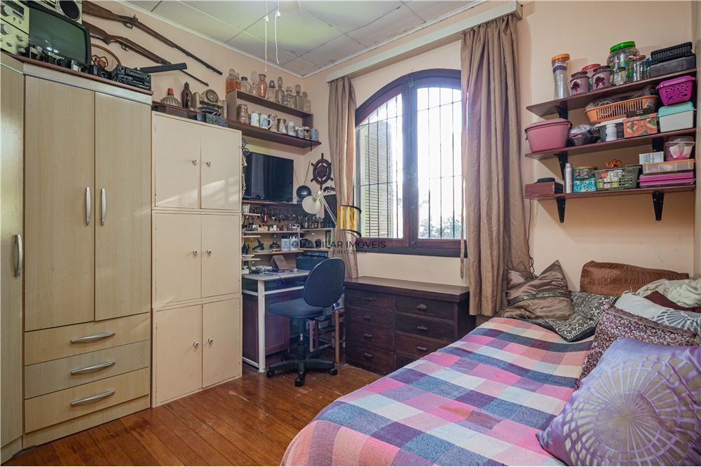 Casa 5 dormitórios no bairro Petrópolis