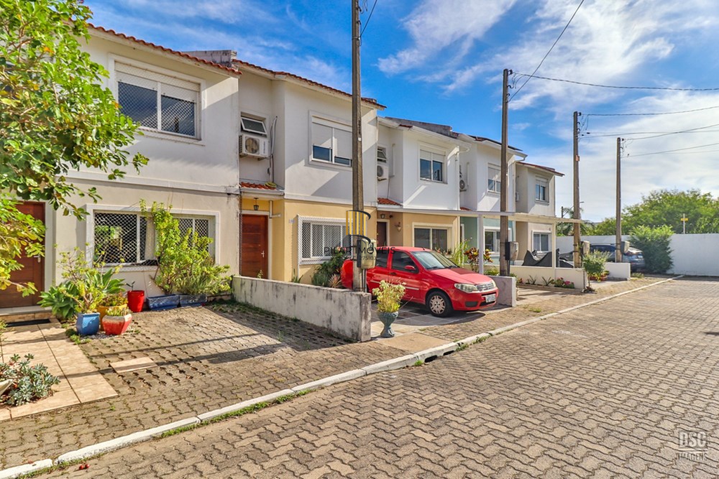 Casa de Condomínio 3 dormitórios no bairro Hípica