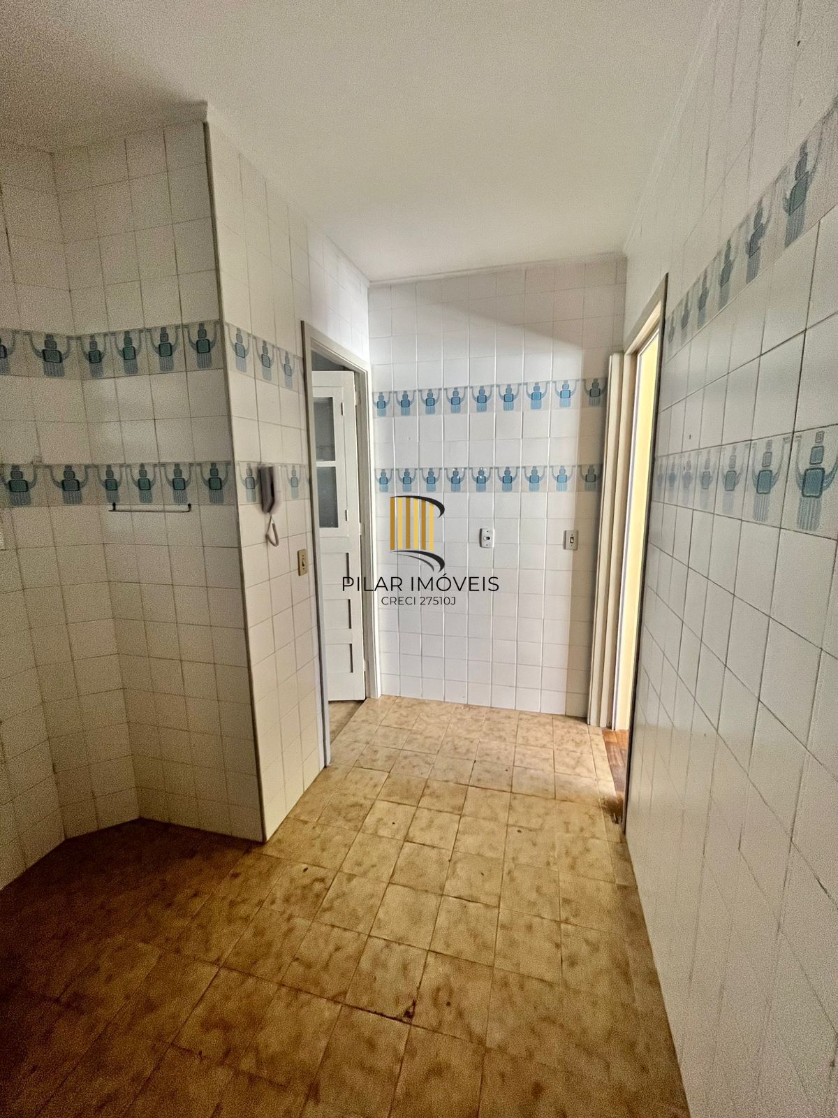 02 dorm, 73 m², sol da tarde, com vaga, dep e banho aux, no Passo da Areia