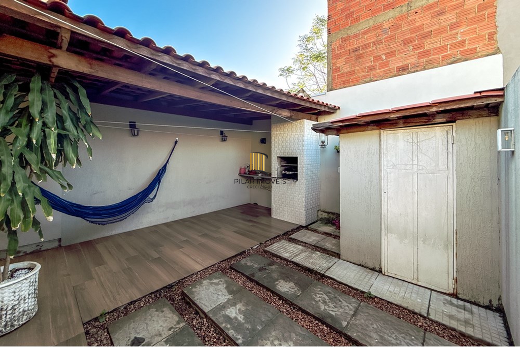 Casa 2 dormitórios no bairro Olaria