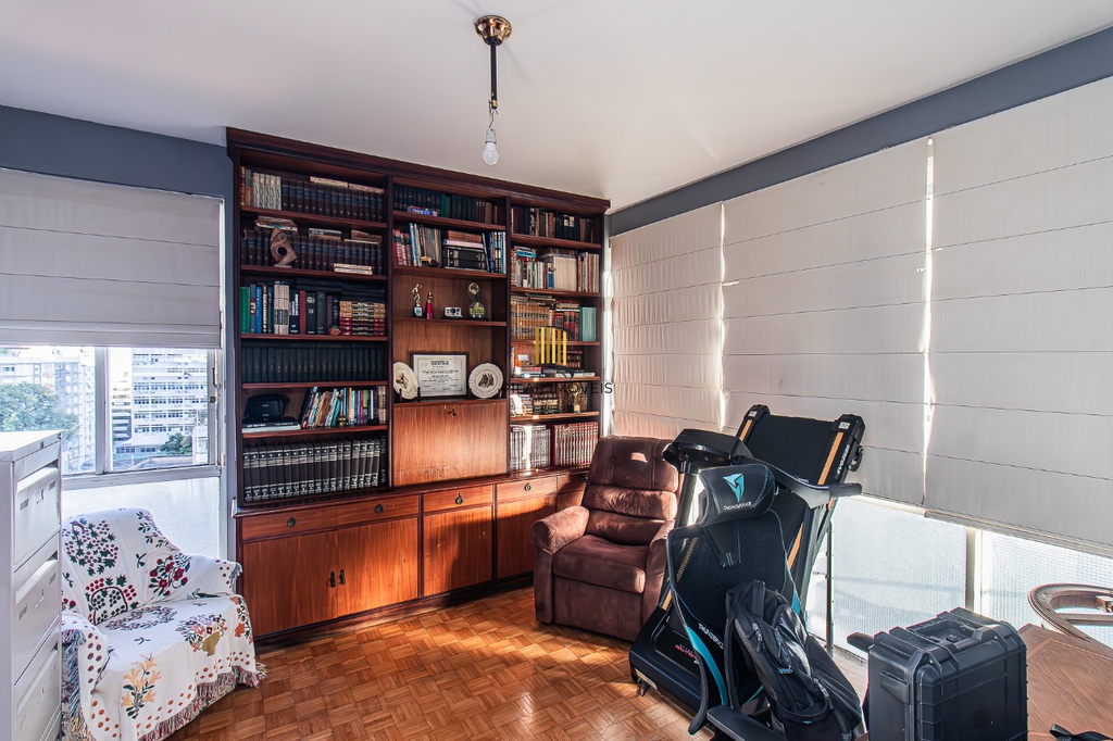 Apartamento 4 dormitórios no bairro Moinhos de Vento