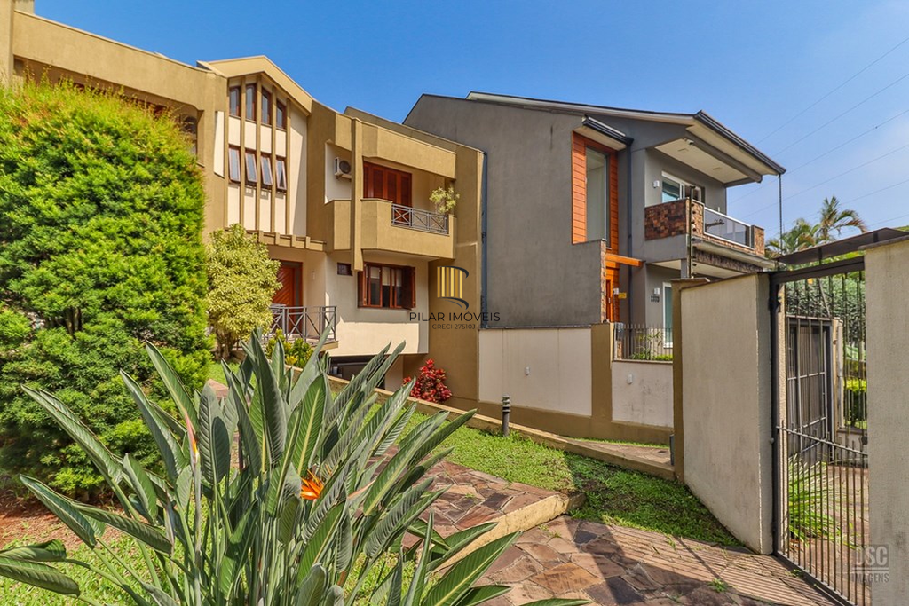 Casa 4 dormitórios no bairro Ipanema