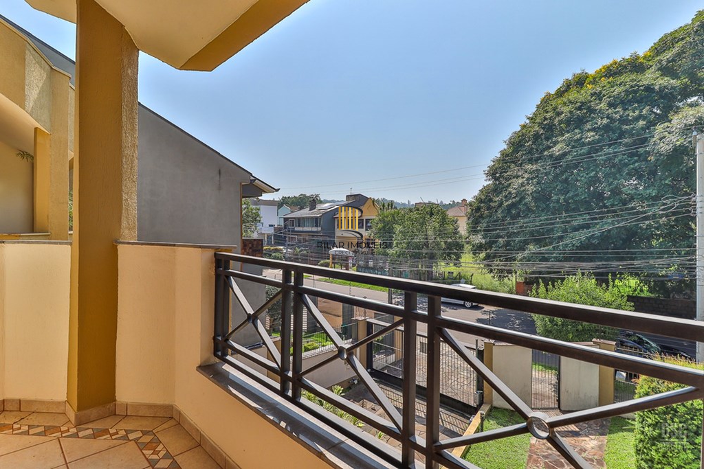 Casa 4 dormitórios no bairro Ipanema