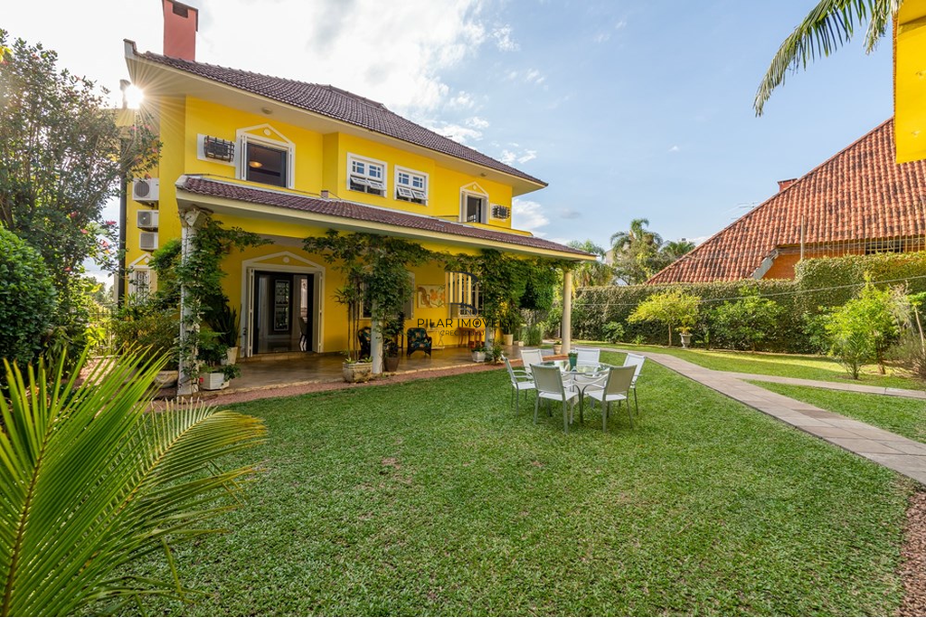 Casa 4 dormitórios no bairro Ipanema