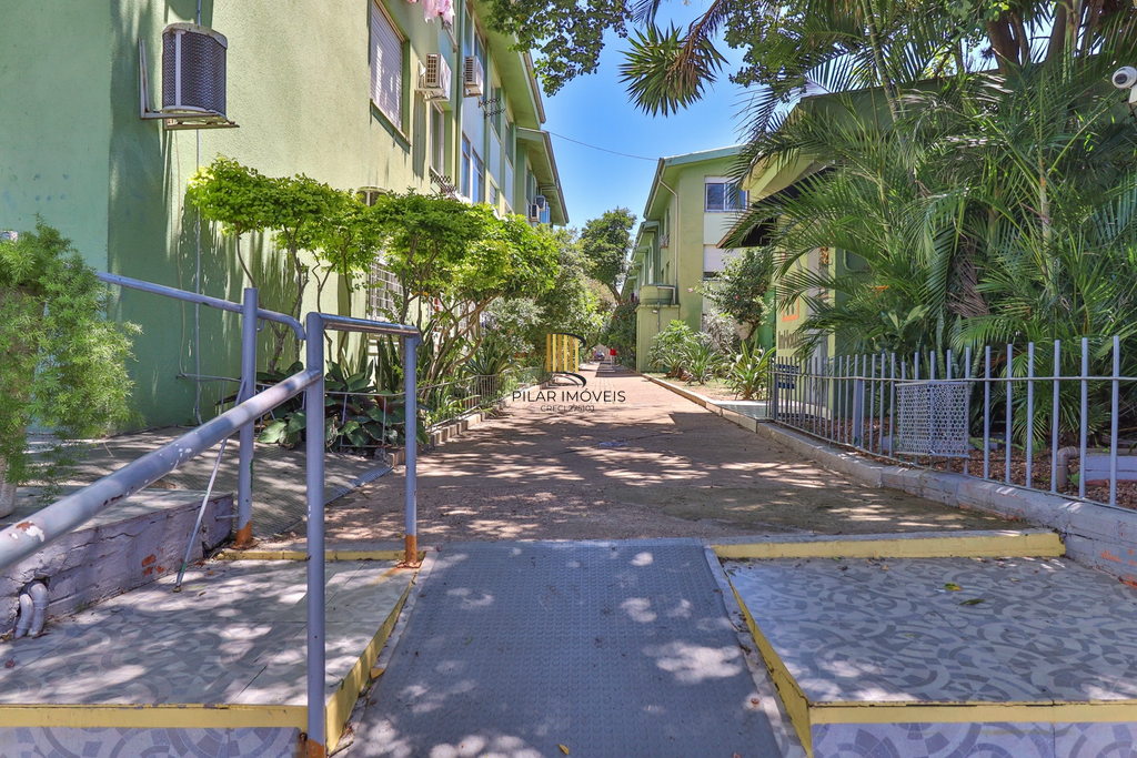 Casa 2 dormitórios no bairro Camaquã