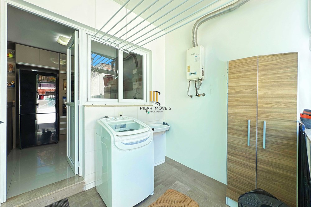 Casa 3 dormitórios no bairro Hípica