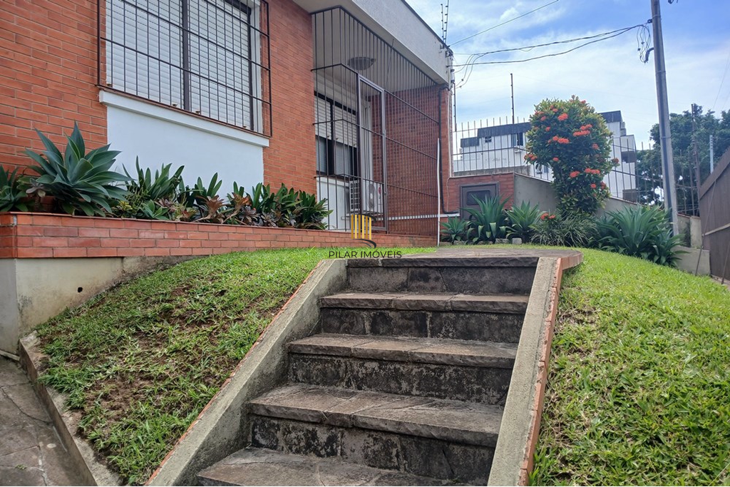 Casa 4 dormitórios no bairro Jardim do Salso