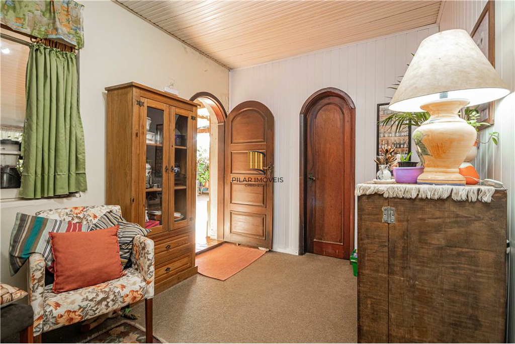 Casa 5 dormitórios no bairro Petrópolis