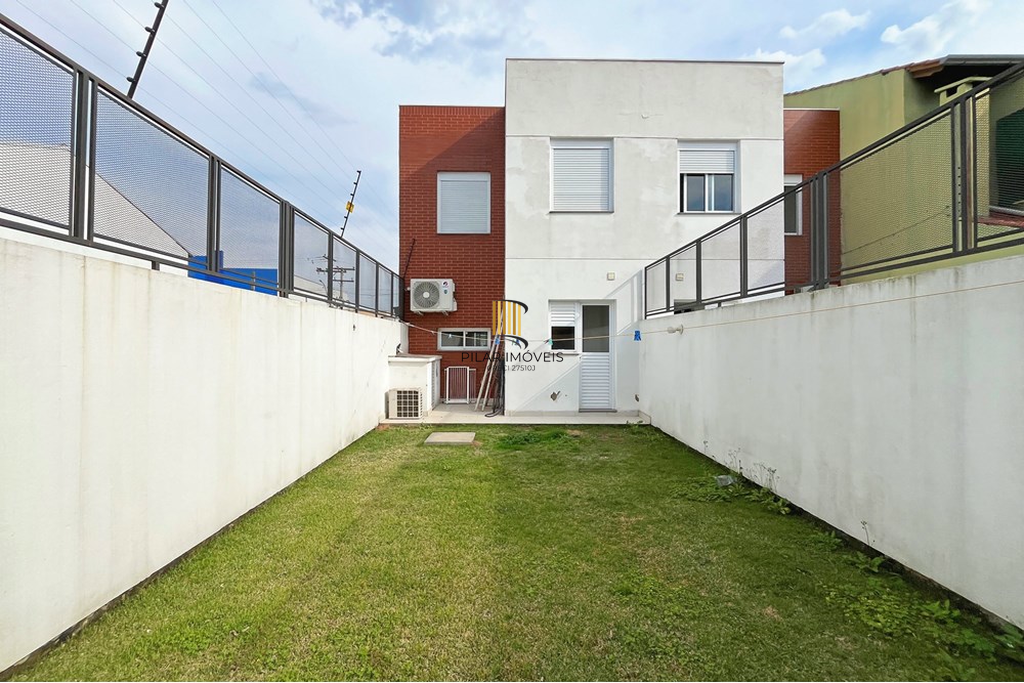 Casa 3 dormitórios no bairro Hípica